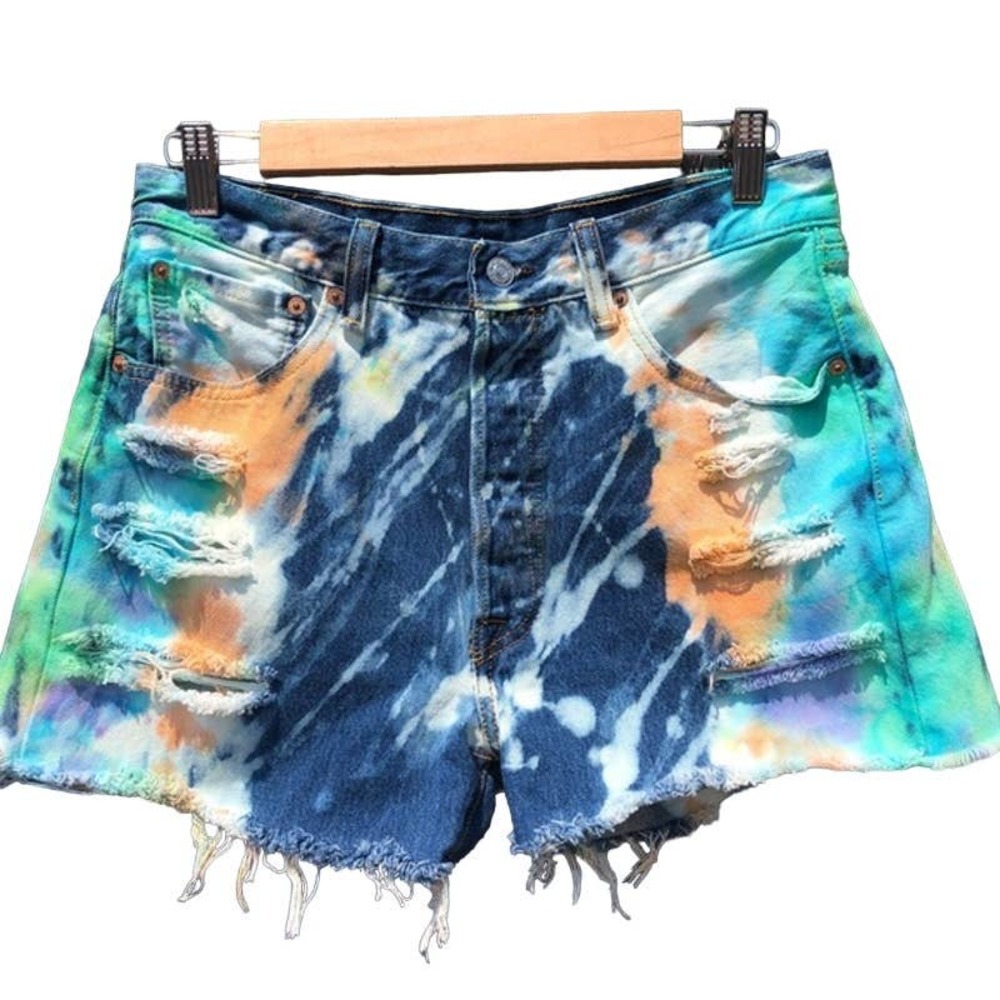 LEVI’S Cut Off Tie-dye Distressed Jean Shorts